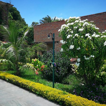 Los Jazmines Hotel Resort Warnes Exterior foto