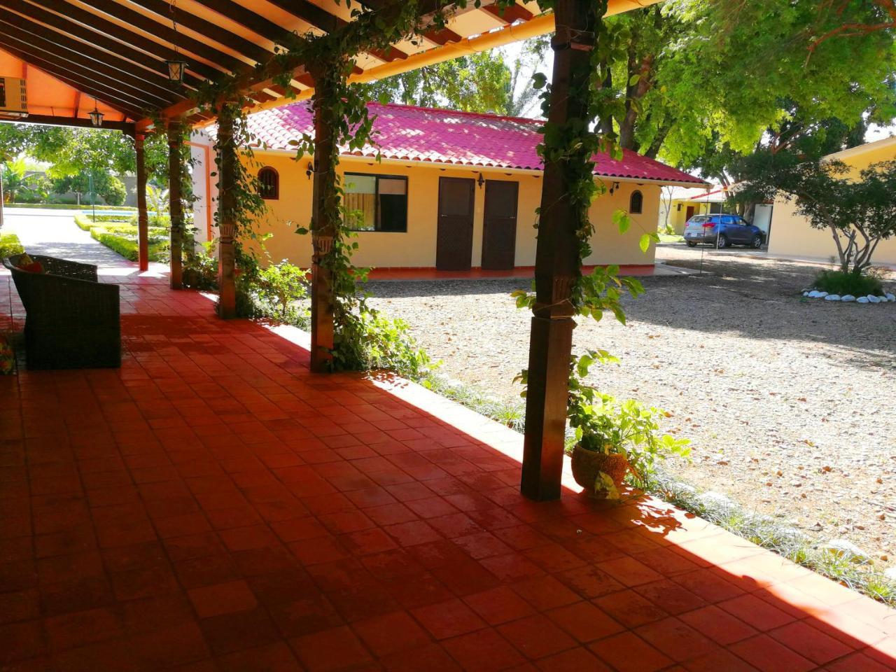 Los Jazmines Hotel Resort Warnes Exterior foto