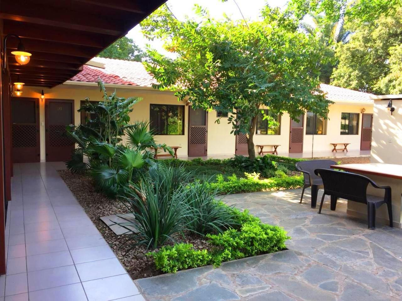 Los Jazmines Hotel Resort Warnes Exterior foto