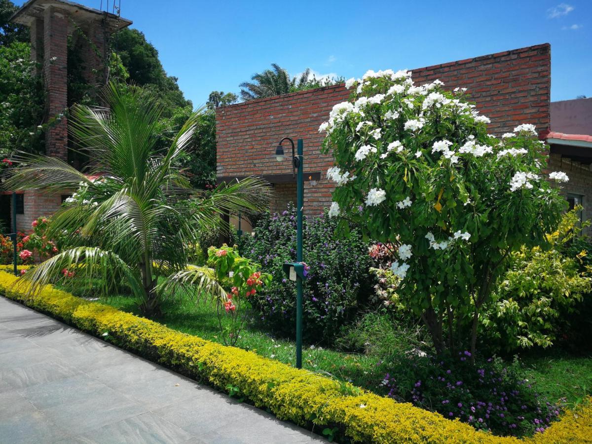 Los Jazmines Hotel Resort Warnes Exterior foto